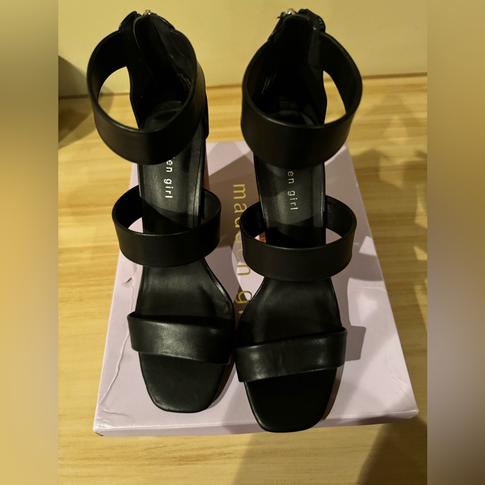 MADDEN GIRL Clyde City Sandals - Picture 8 of 13